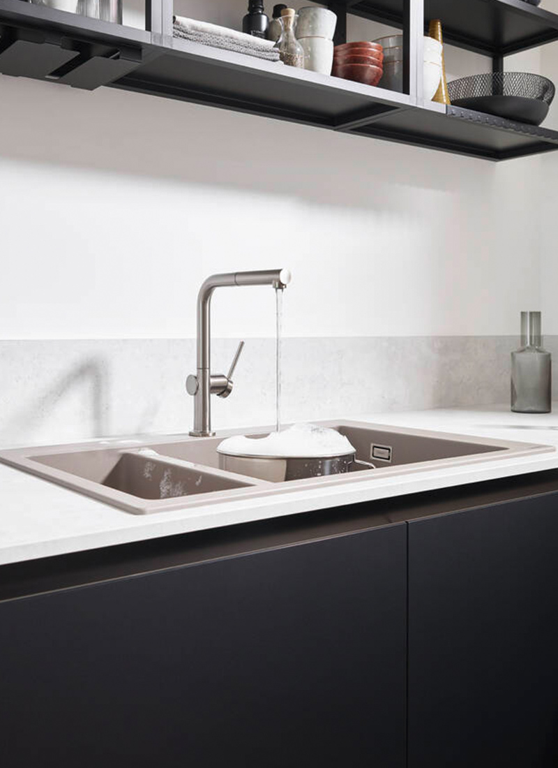 Hansgrohe Talis M54 kjøkkenkran med L-design og uttrekkbar tut i krom