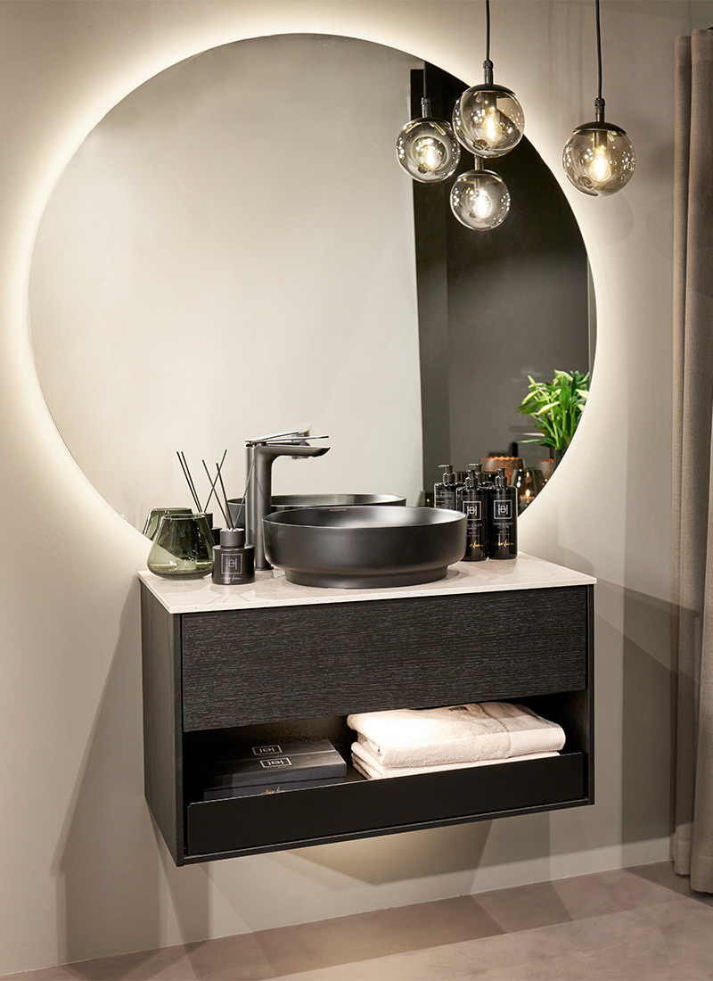 Svedbergs-Epos-by-halvor-bakke-baderomsmobel-sort-eik-80cm-800x1100.jpg
